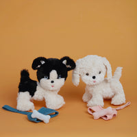 Olli Ella Dinkum Dogs Lucky (blue) and Cookie (pink) together with blue or pink accessories
